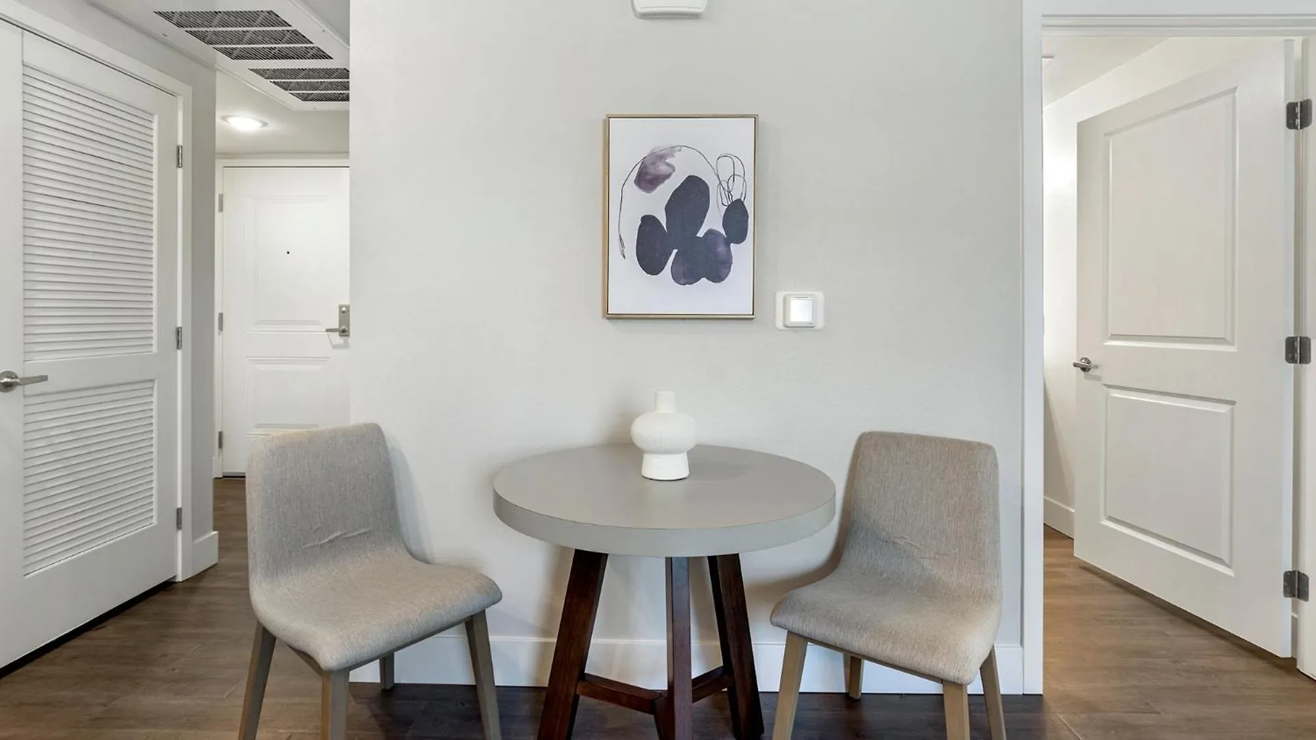 Aparthotel St Louis Cardinals Apartments By Barsala Saint Louis